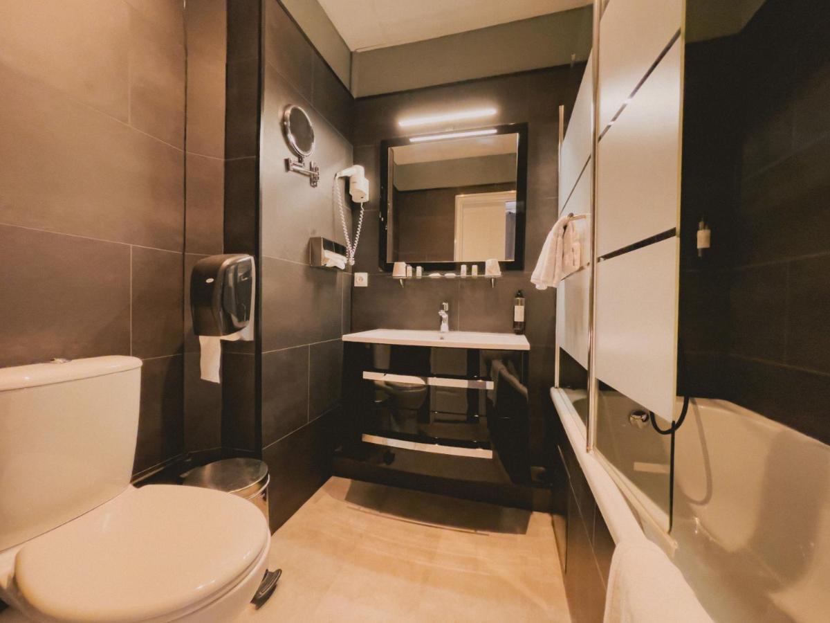 Royal Hotel Ним Экстерьер фото