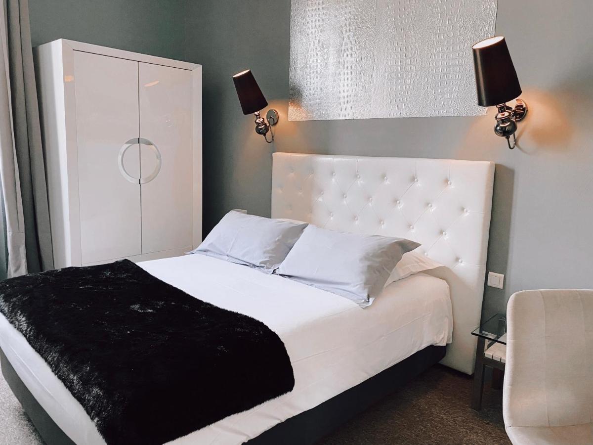 Royal Hotel Ним Экстерьер фото