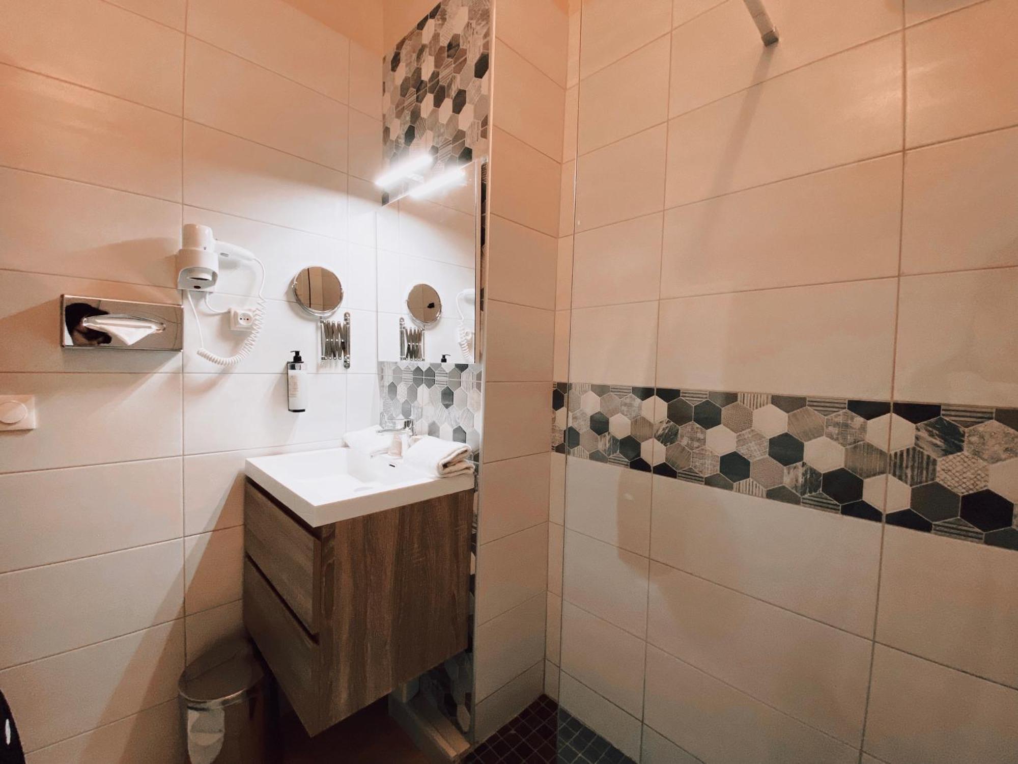 Royal Hotel Ним Экстерьер фото