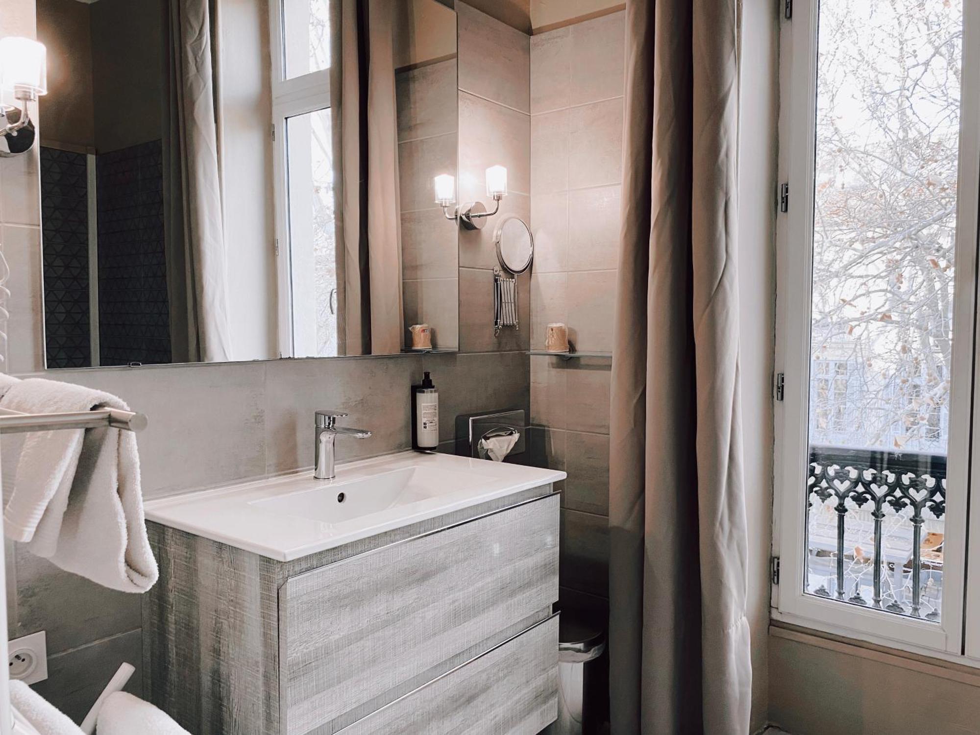 Royal Hotel Ним Экстерьер фото