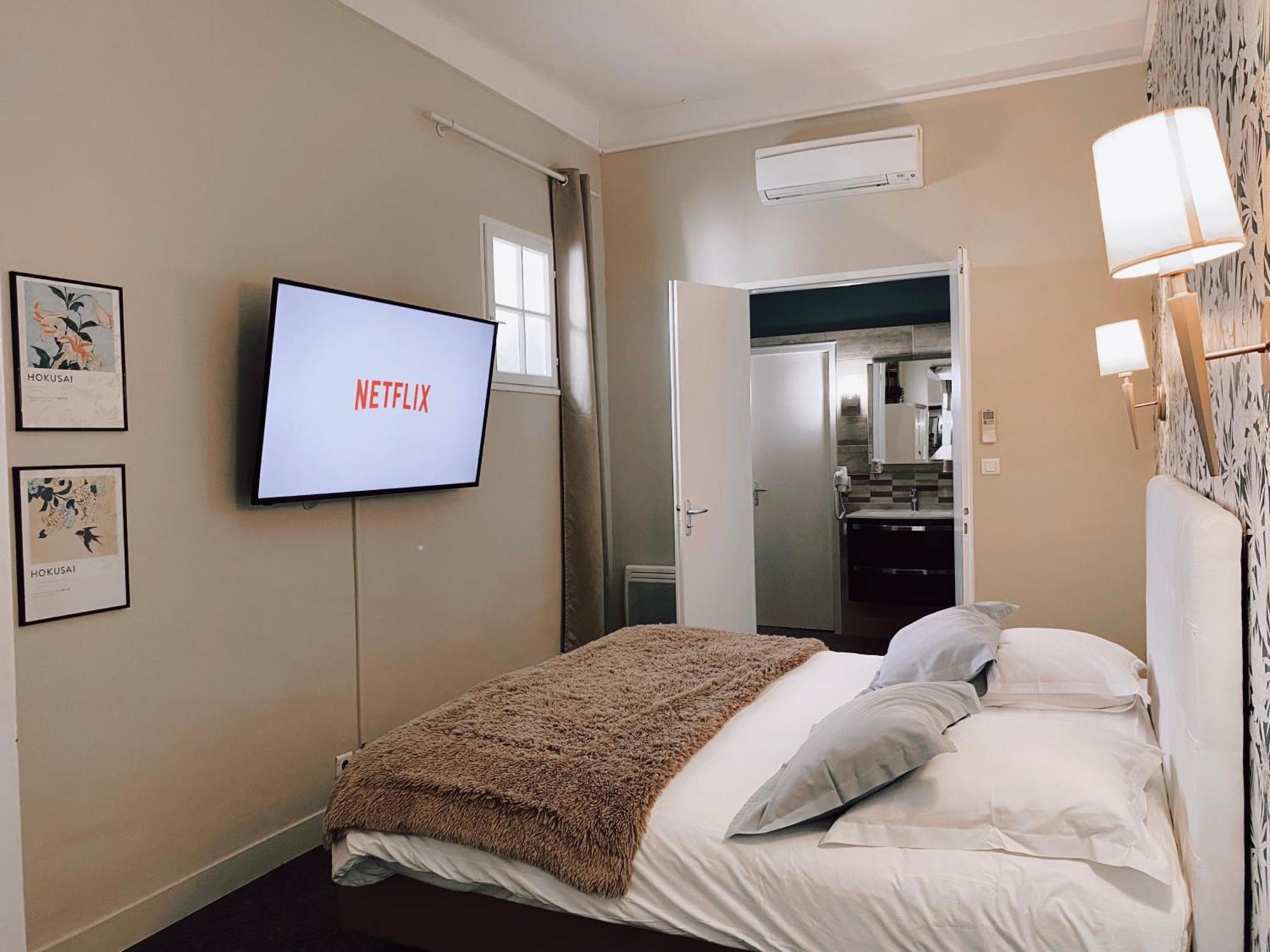 Royal Hotel Ним Экстерьер фото