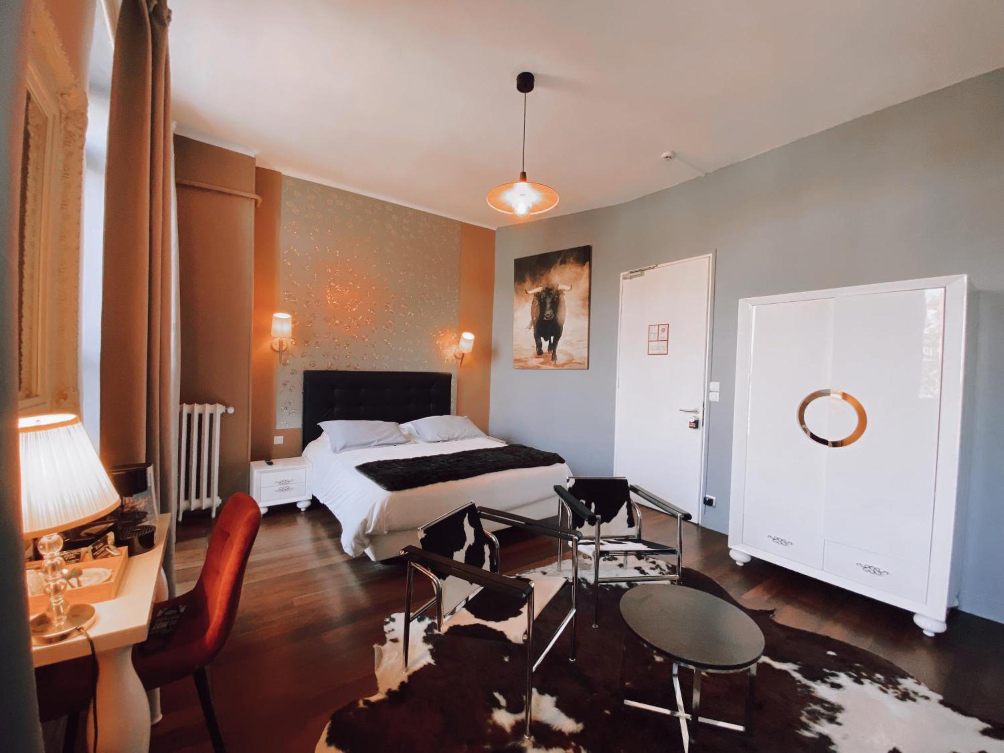 Royal Hotel Ним Экстерьер фото