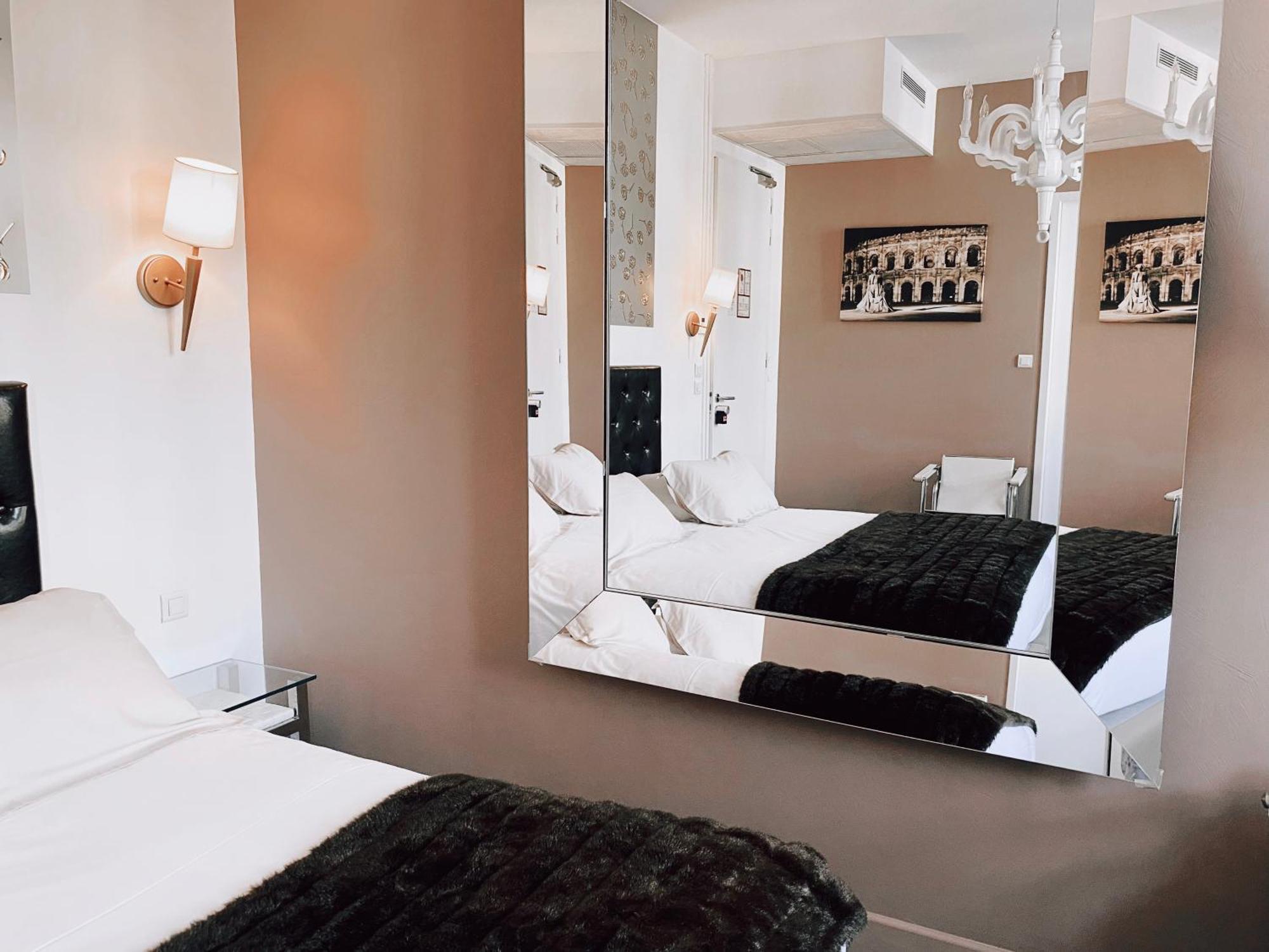 Royal Hotel Ним Экстерьер фото
