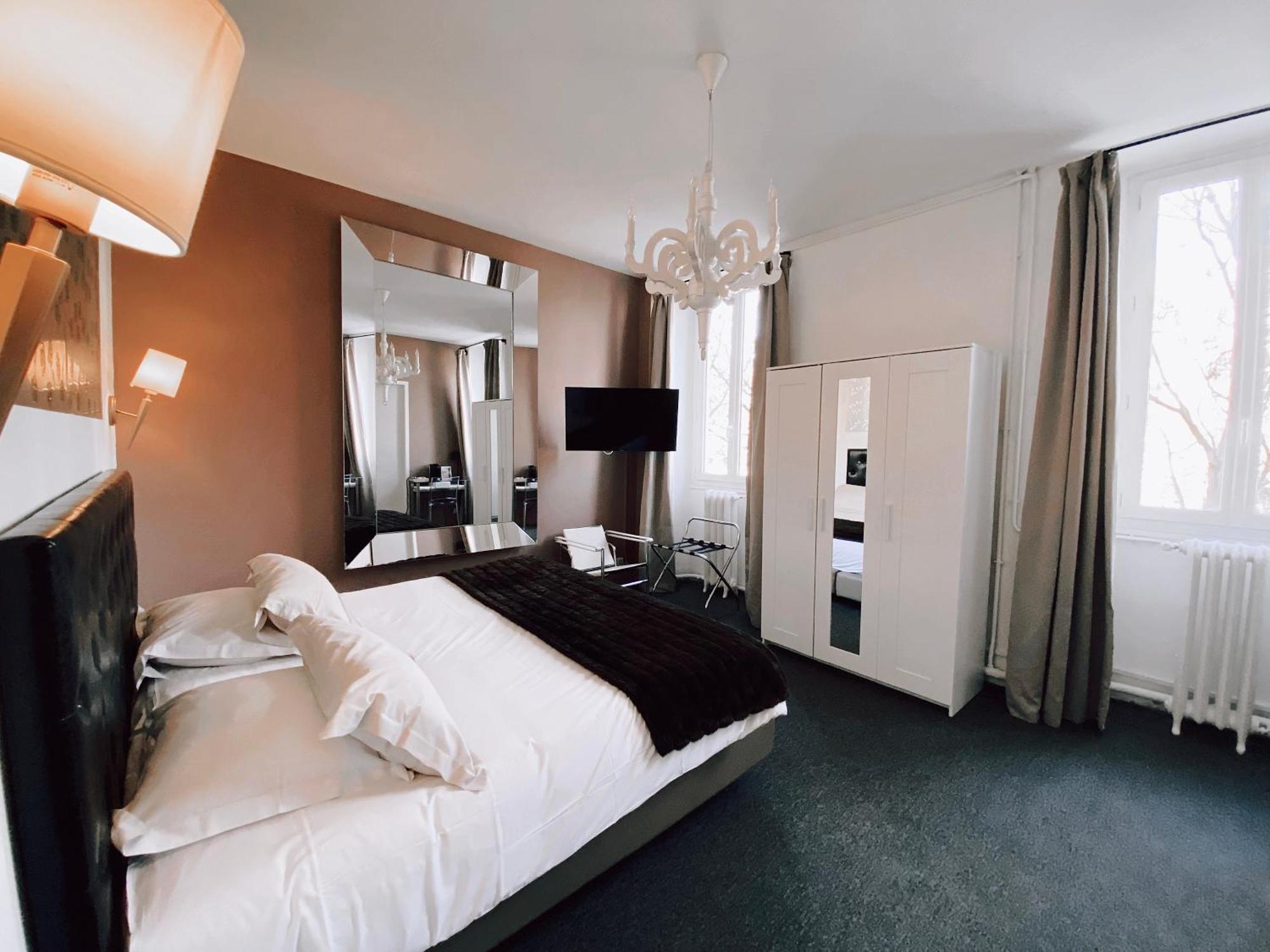 Royal Hotel Ним Номер фото