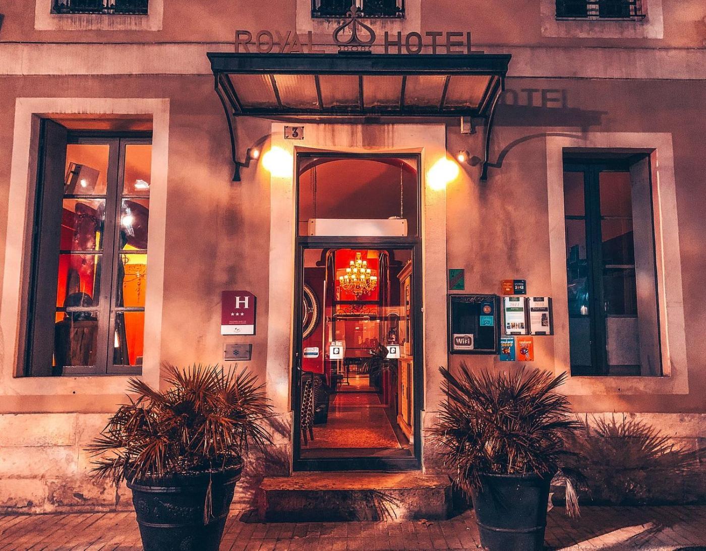 Royal Hotel Ним Экстерьер фото