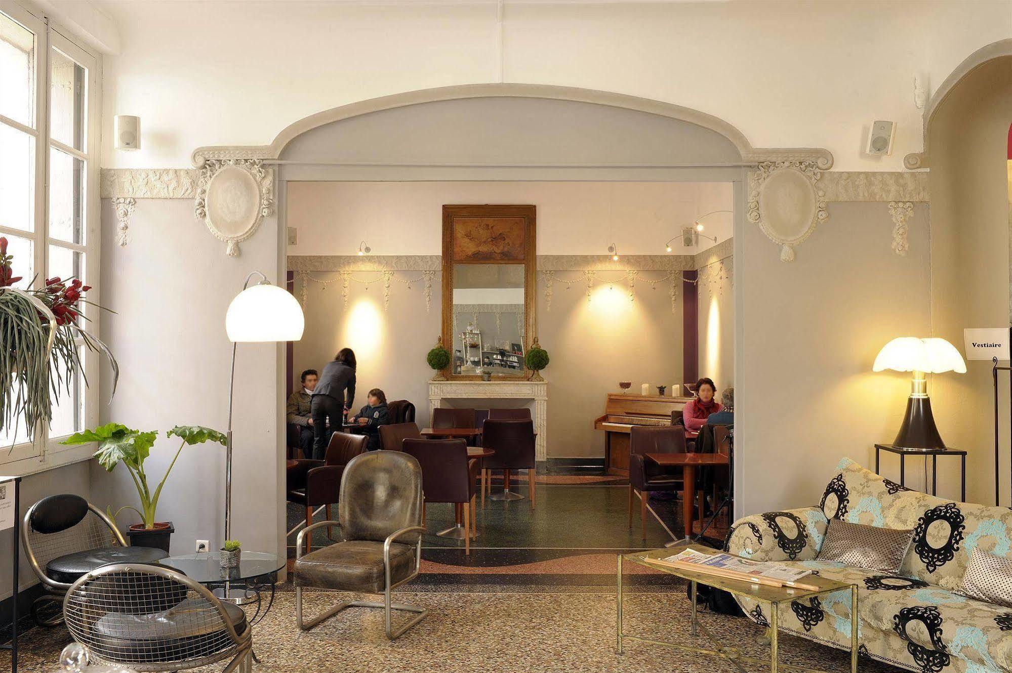 Royal Hotel Ним Экстерьер фото